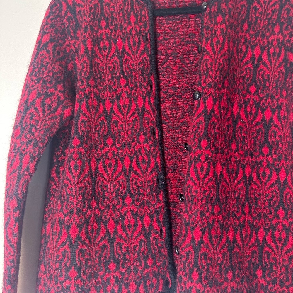 Vintage 100% wool Karen Scott cardigan button down sweater red black size M - Picture 2 of 11